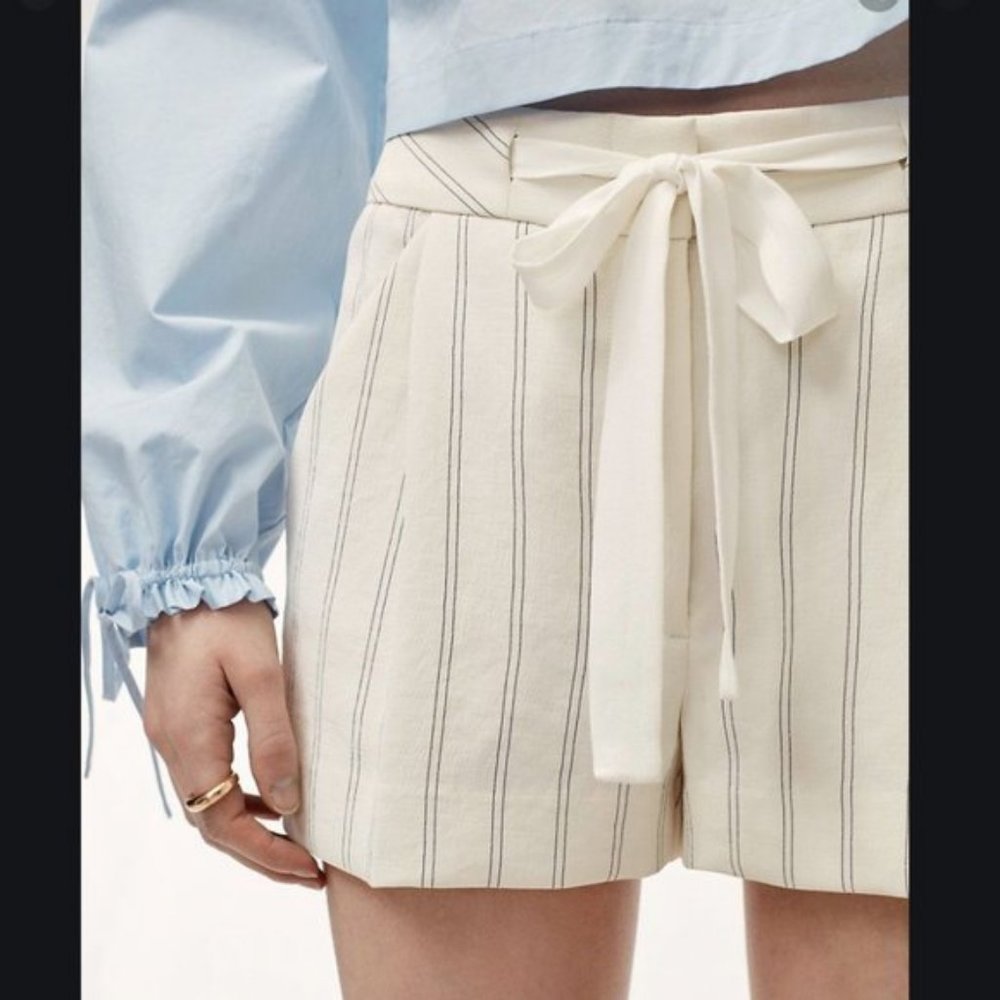 Aritzia Wilfred EXERGUE SHORT Chalk/Black Stripe, Size 2